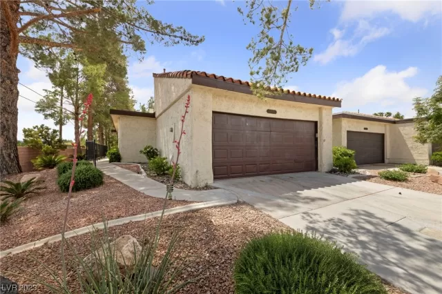 MLS: 2492093 Condo For Sale