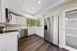 Photo #3: 2492093 Listing 