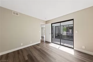 Photo #5: 2492093 Listing 