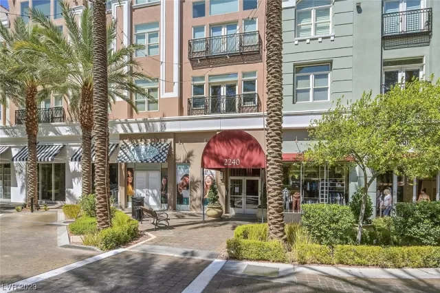 MLS: 2492103 Condo For Sale