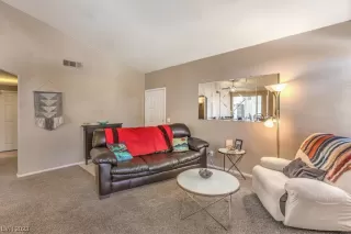 Photo #4: 2492142 Listing