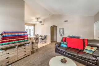 Photo #5: 2492142 Listing