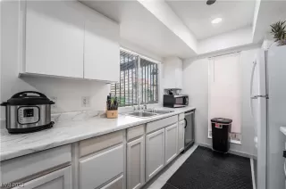 Photo #6: 2492150 Listing 