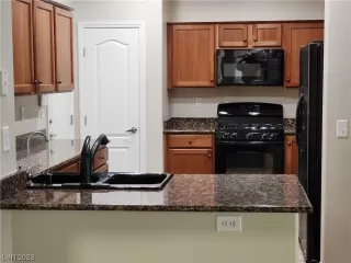 Photo #3: 2492159 Listing 