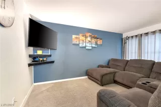 Photo #3: 2492181 Listing