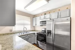 Photo #6: 2492181 Listing