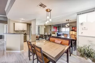 Photo #5: 2492202 Listing 