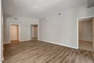 Photo #6: 2492209 Listing