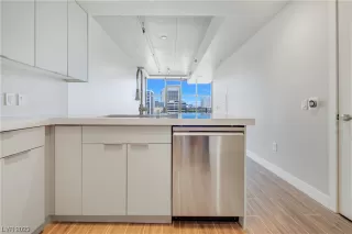 Photo #3: 2492210 Listing 