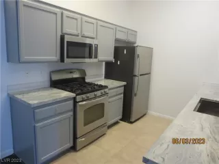 Photo #5: 2492213 Listing 