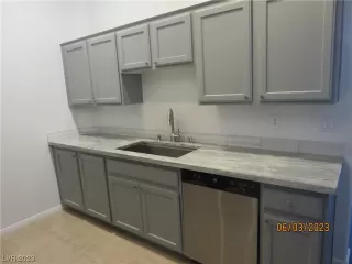 Photo #6: 2492213 Listing 