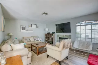 Photo #2: 2492227 Listing