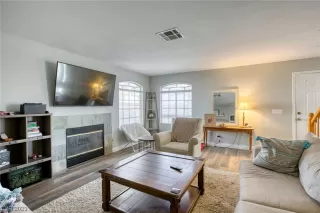 Photo #3: 2492227 Listing