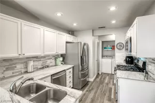 Photo #6: 2492227 Listing