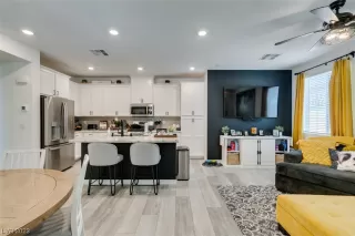 Photo #4: 2492236 Listing