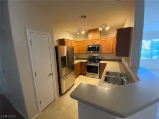 Photo #3: 2492278 Listing 