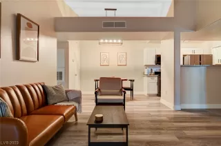 Photo #3: 2492301 Listing