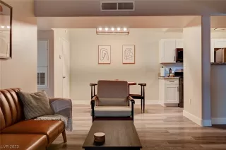 Photo #4: 2492301 Listing