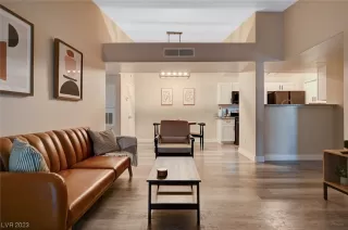 Photo #5: 2492301 Listing