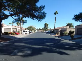 Photo #2: 2492328 Listing