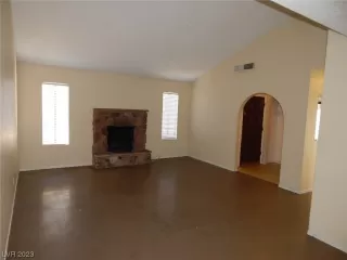 Photo #3: 2492328 Listing