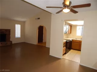 Photo #4: 2492328 Listing