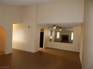 Photo #6: 2492328 Listing