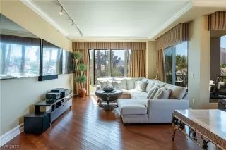 Photo #3: 2492330 Listing 