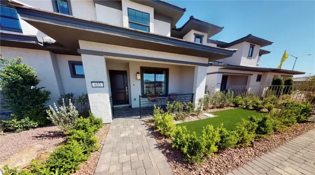 MLS: 2492341 Condo For Sale