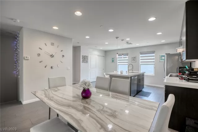 MLS: 2492373 Condo For Sale