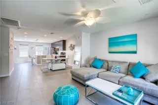 Photo #2: 2492373 Listing