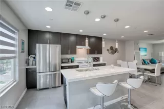 Photo #3: 2492373 Listing