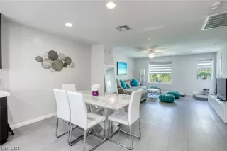 Photo #4: 2492373 Listing