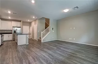Photo #3: 2492390 Listing 
