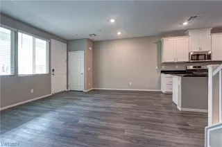 Photo #4: 2492390 Listing 