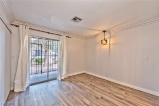 Photo #6: 2492392 Listing 