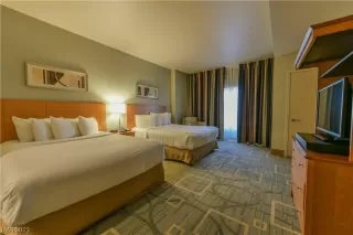 Photo #5: 2492414 Listing