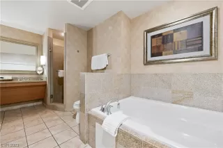 Photo #6: 2492414 Listing