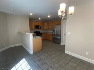 Photo #5: 2492433 Listing 