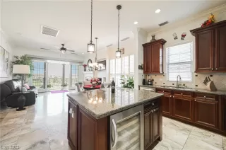 Photo #5: 2492455 Listing