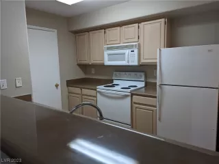 Photo #4: 2492482 Listing