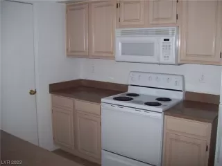 Photo #5: 2492482 Listing