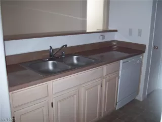 Photo #6: 2492482 Listing