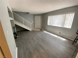 Photo #1: 2492511 Listing 