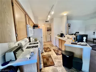 Photo #6: 2492537 Listing 