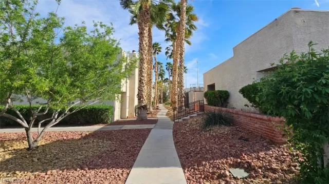 MLS: 2492538 Condo For Sale