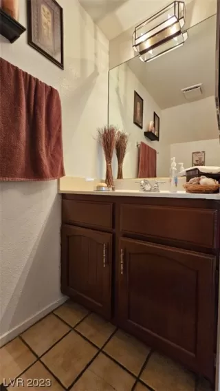 Photo #5: 2492538 Listing 