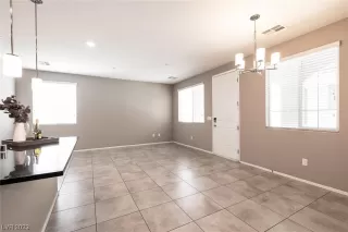 Photo #4: 2492540 Listing