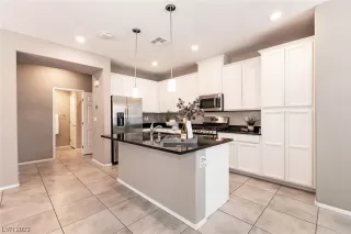 Photo #6: 2492540 Listing