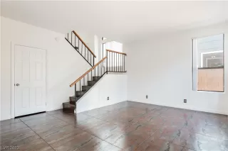 Photo #4: 2492544 Listing